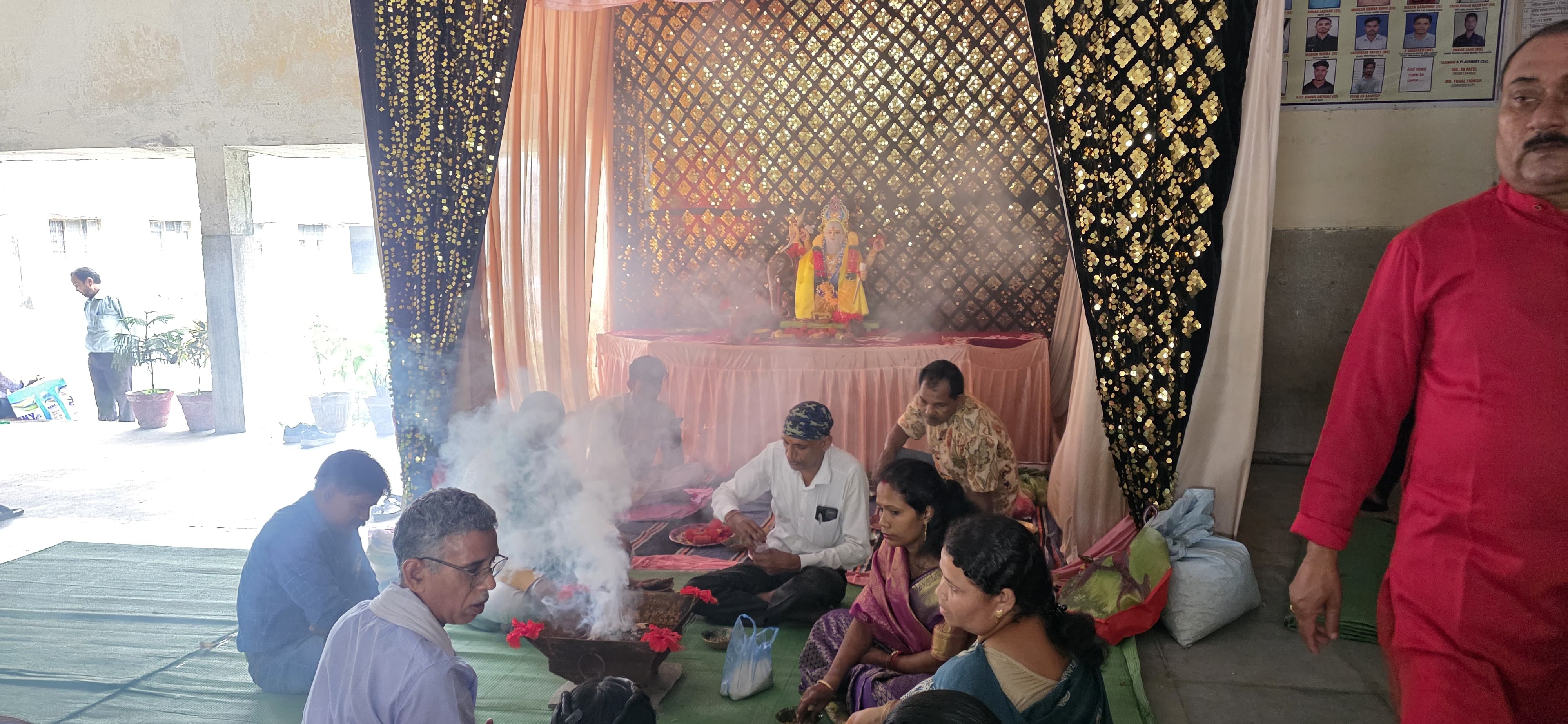 संस्था में भगवान विश्वकर्मा पूजा कार्यक्रम 